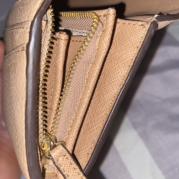 Michael Kors wallet; great condition - Picture 6 of 11